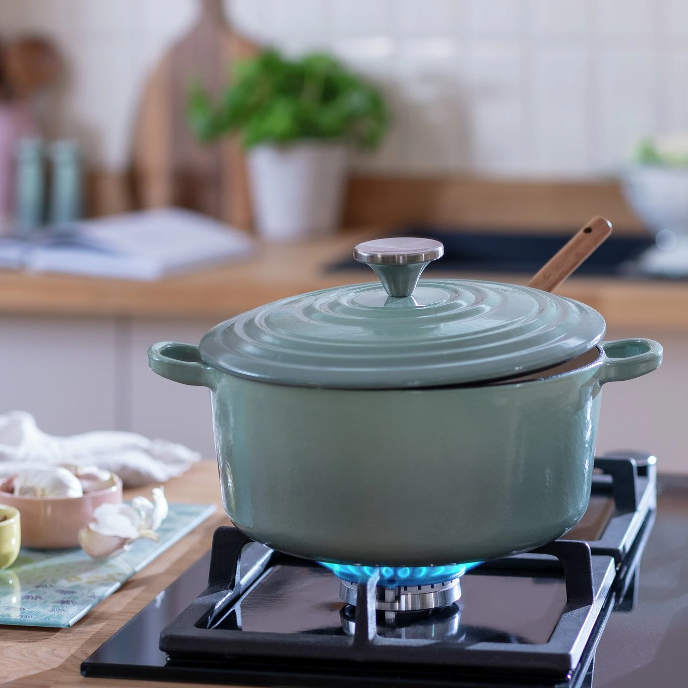 Habitat 3.3 Litre Cast Iron Casserole Dish - Green 6 Habitat 3.3 Litre Cast Iron Casserole Dish - Green - Image 6