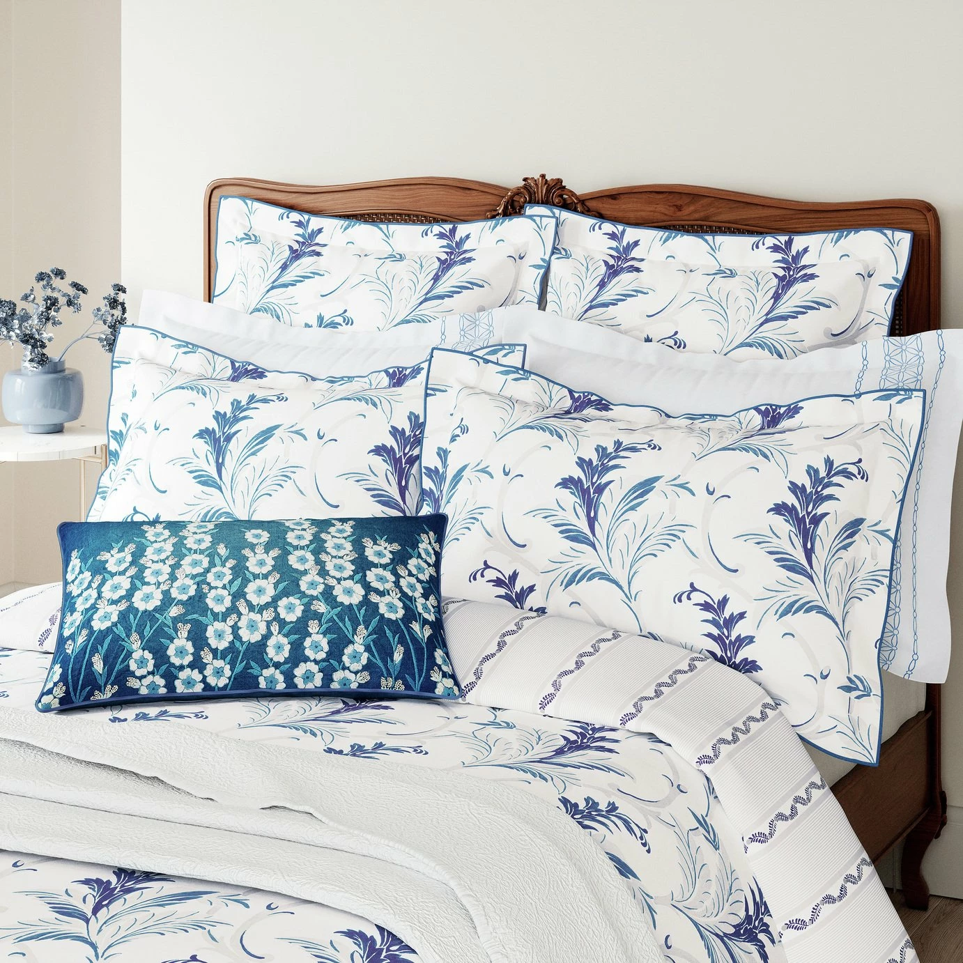 V&A Cotton 200TC Baroque Blue & White Bedding Set - Double 1 V&A Cotton 200TC Baroque Blue & White Bedding Set - Double