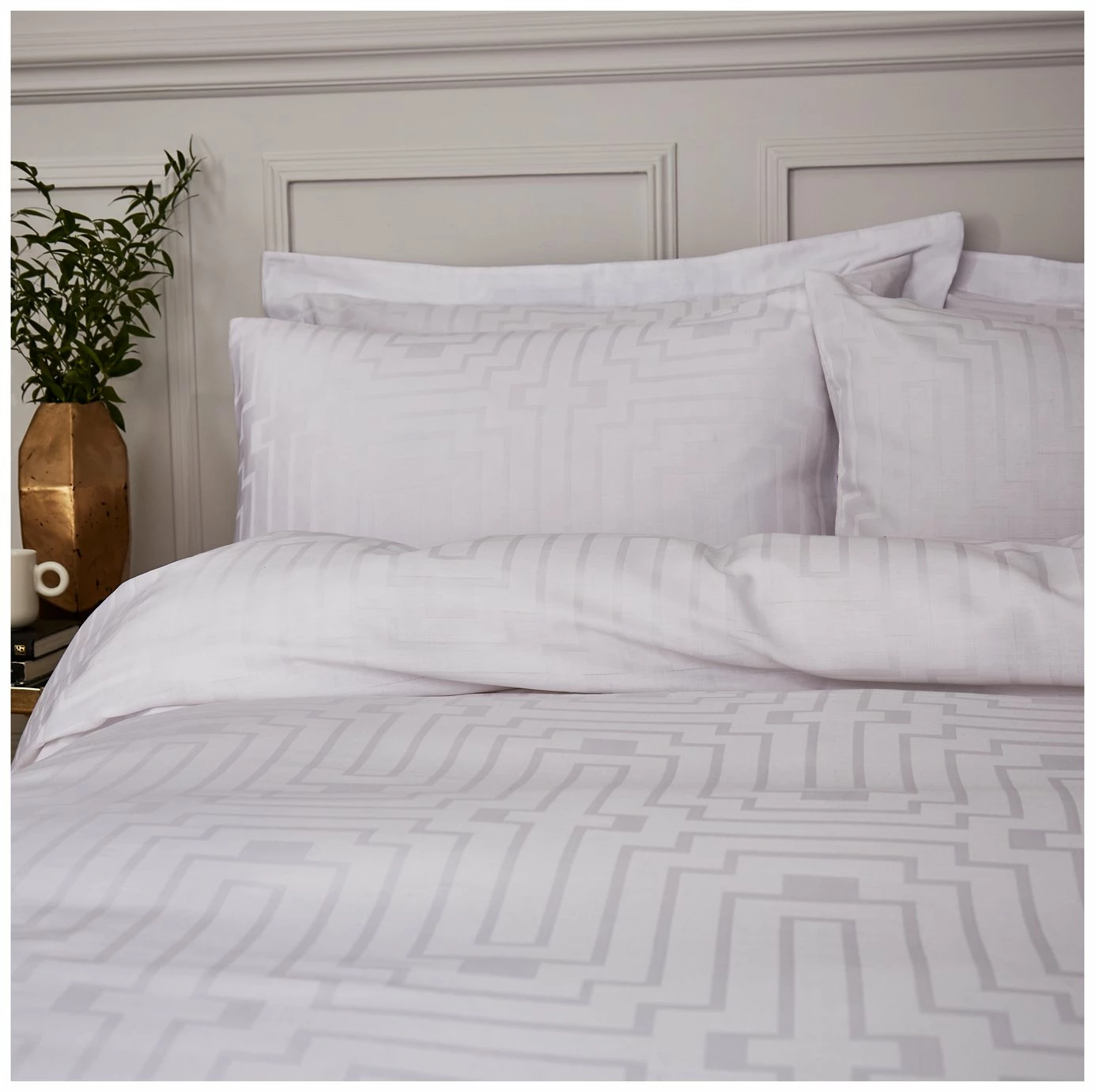 Bianca Cotton 180 TC Geometric White Bedding Set - Double 5 Bianca Cotton 180 TC Geometric White Bedding Set - Double - Image 5