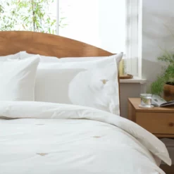 Habitat 180TC Embroidered Bee White Bedding Set - Single -Habitat Sales Store 3347540 R Z005A