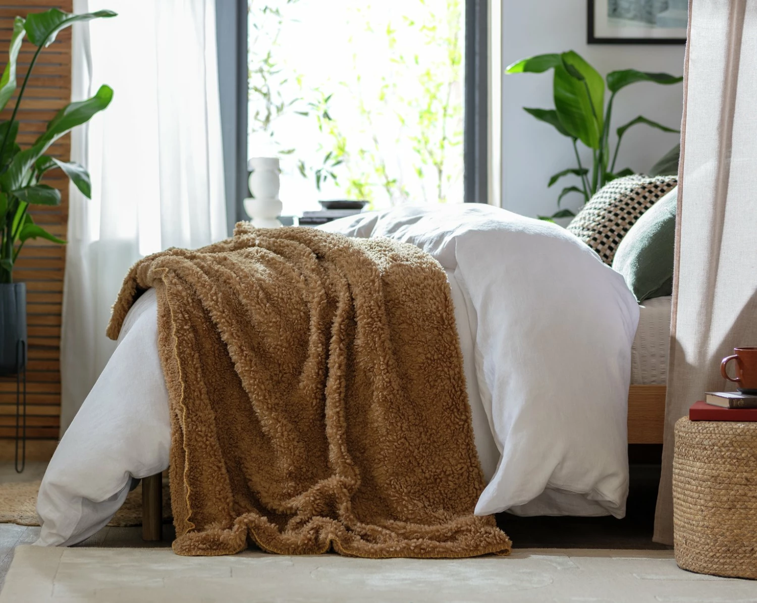 Habitat Snuggle Fleece Throw - Mocha - 125X150cm 2 Habitat Snuggle Fleece Throw - Mocha - 125X150cm - Image 2