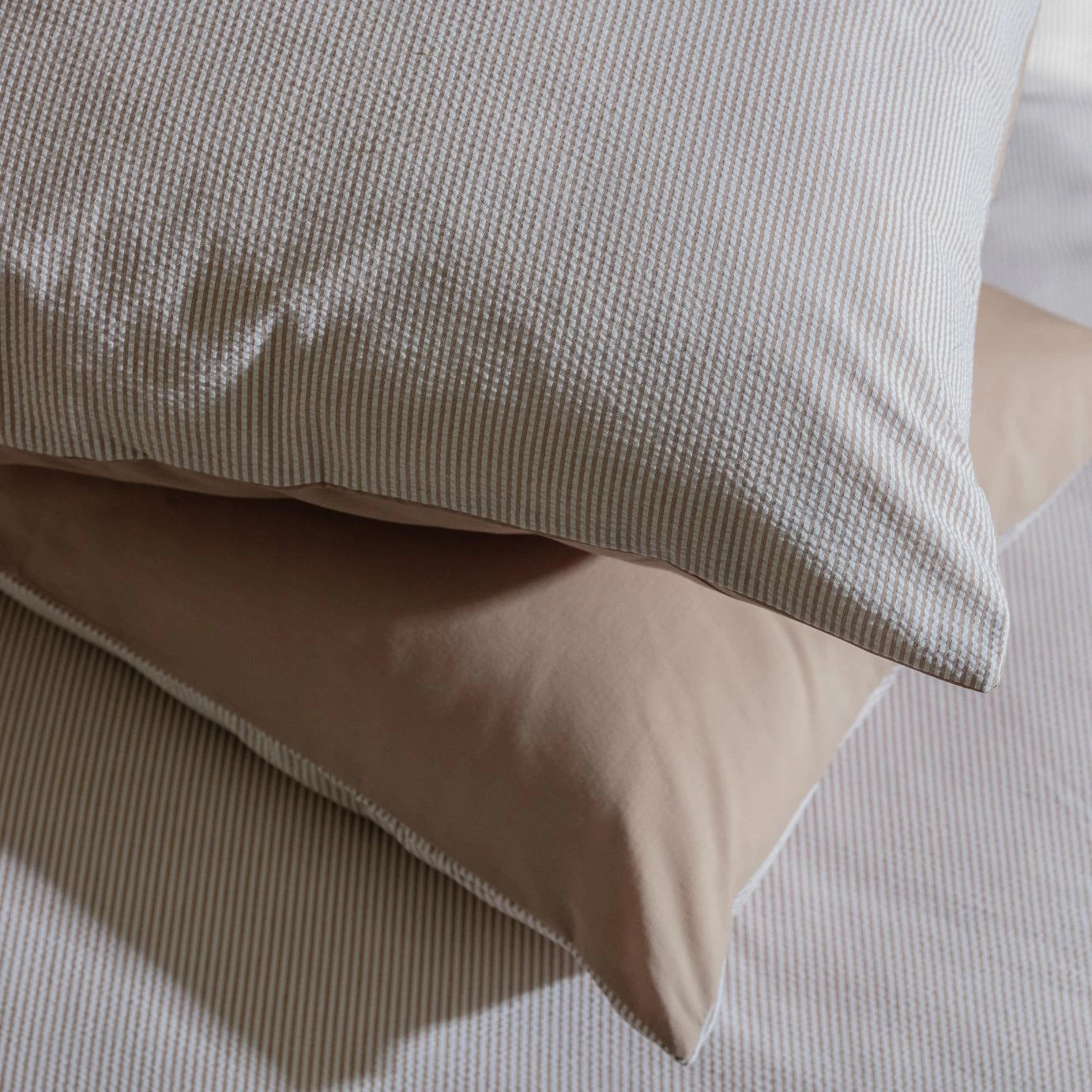 Habitat Retreat Striped Blush & White Bedding Set - Single 2 Habitat Retreat Striped Blush & White Bedding Set - Single - Image 2