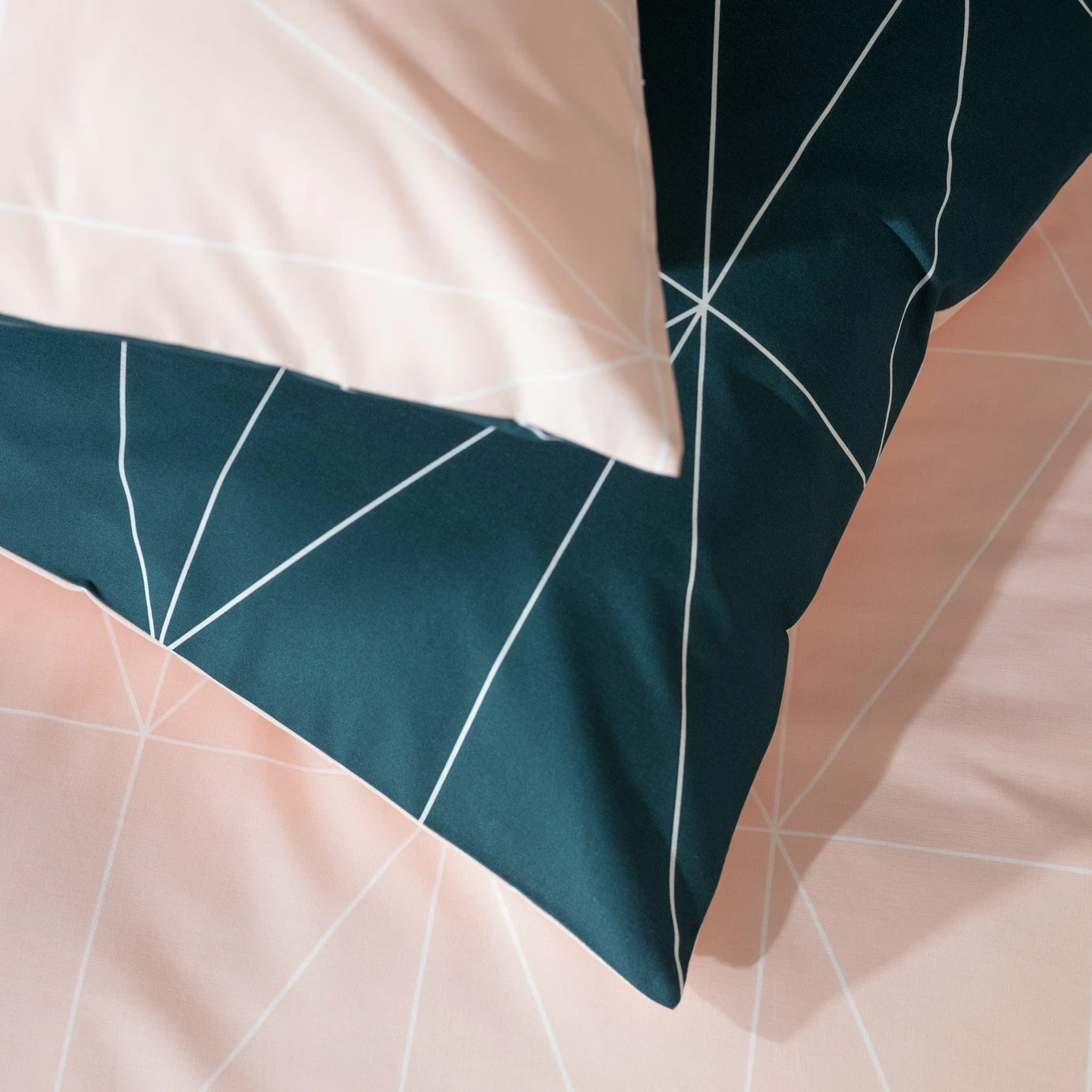 Habitat Geo Teal & Blush Reversible Bedding Set - Single 4 Habitat Geo Teal & Blush Reversible Bedding Set - Single - Image 4