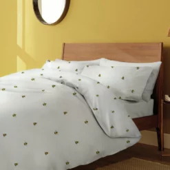 Habitat Hideaway Bee Print White Bedding Set - Single