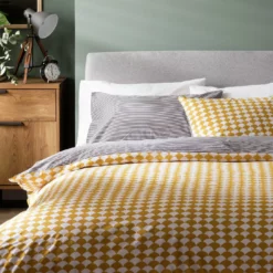 Habitat Cotton Scallop Yellow Reversible Bedding Set -Double