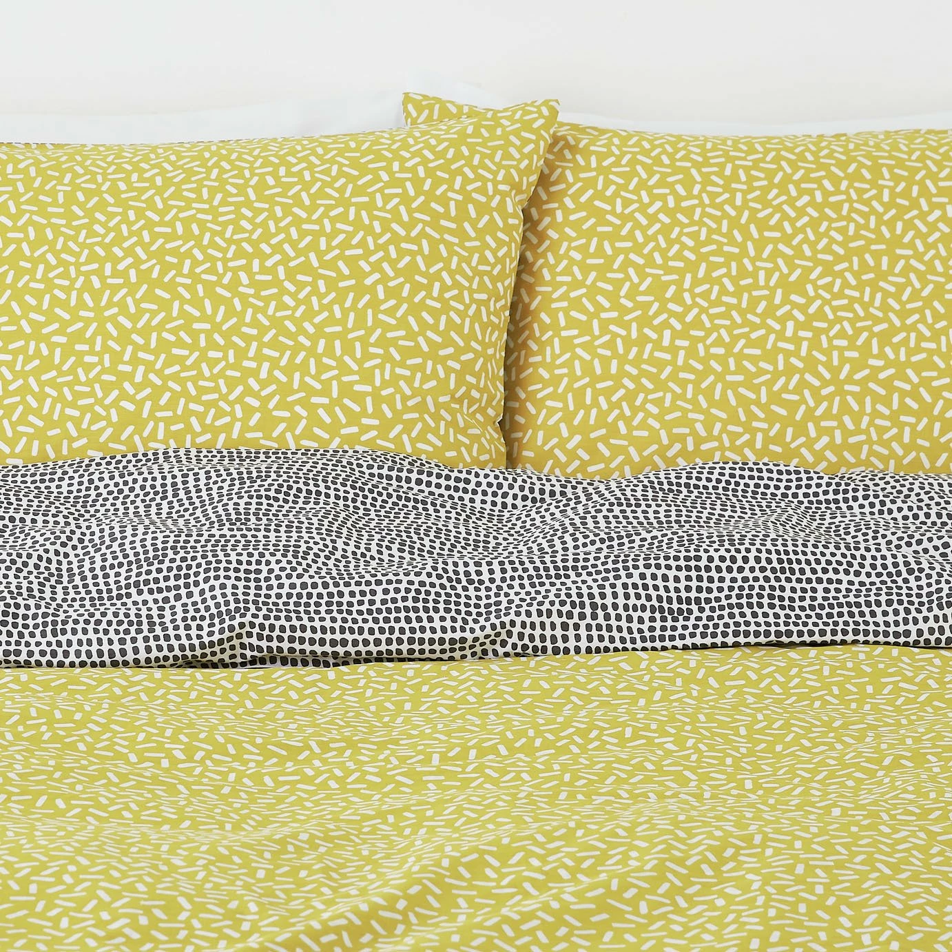 Habitat Betsy Yellow & White Reversible Bedding Set - Single 6 Habitat Betsy Yellow & White Reversible Bedding Set - Single - Image 6