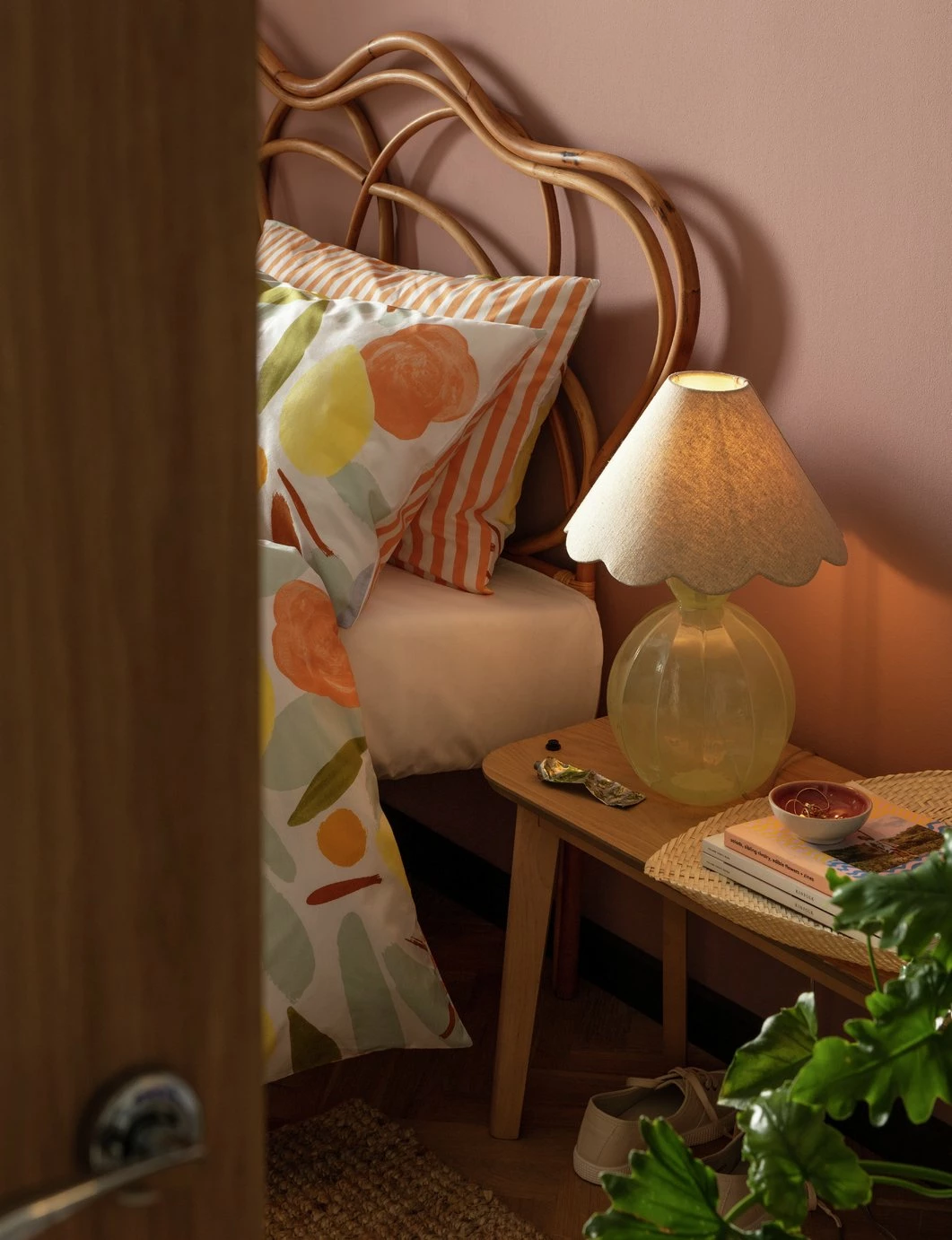 Habitat Estella Glass Table Lamp - Green 8 Habitat Estella Glass Table Lamp - Green - Image 8