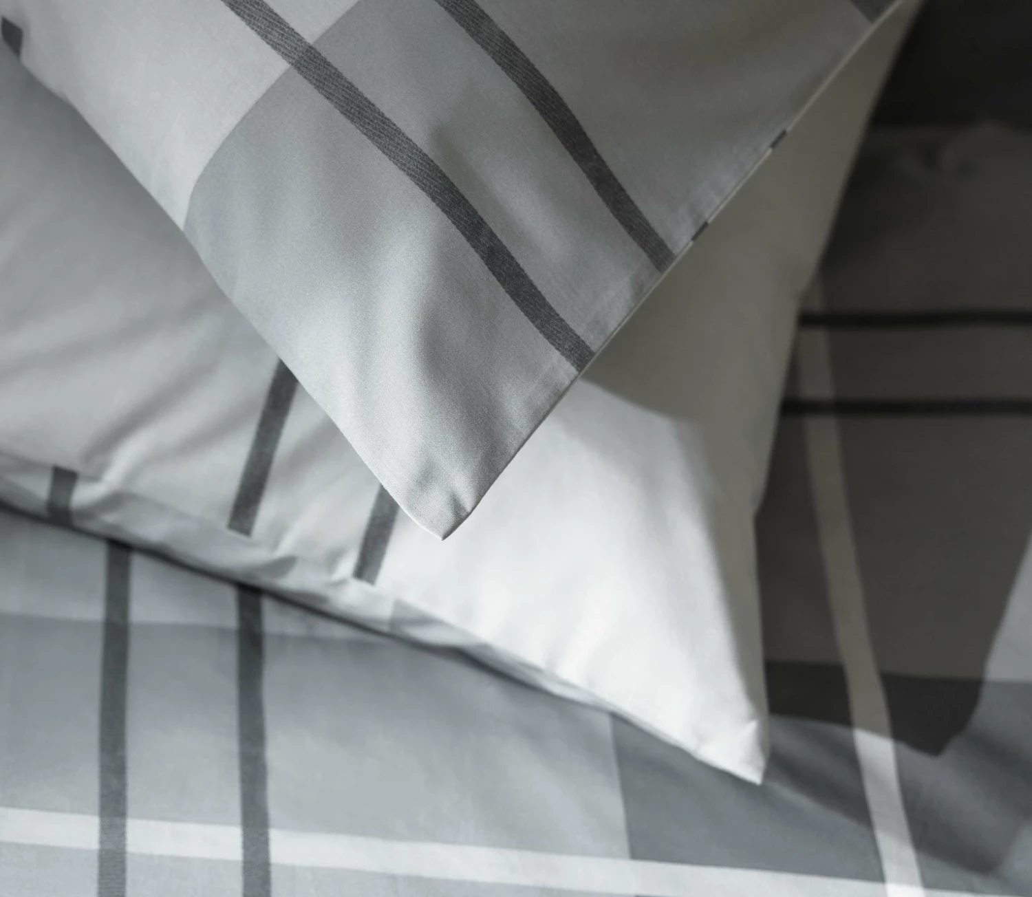 Habitat Check Charcoal Grey Bedding Set - Single 5 Habitat Check Charcoal Grey Bedding Set - Single - Image 5