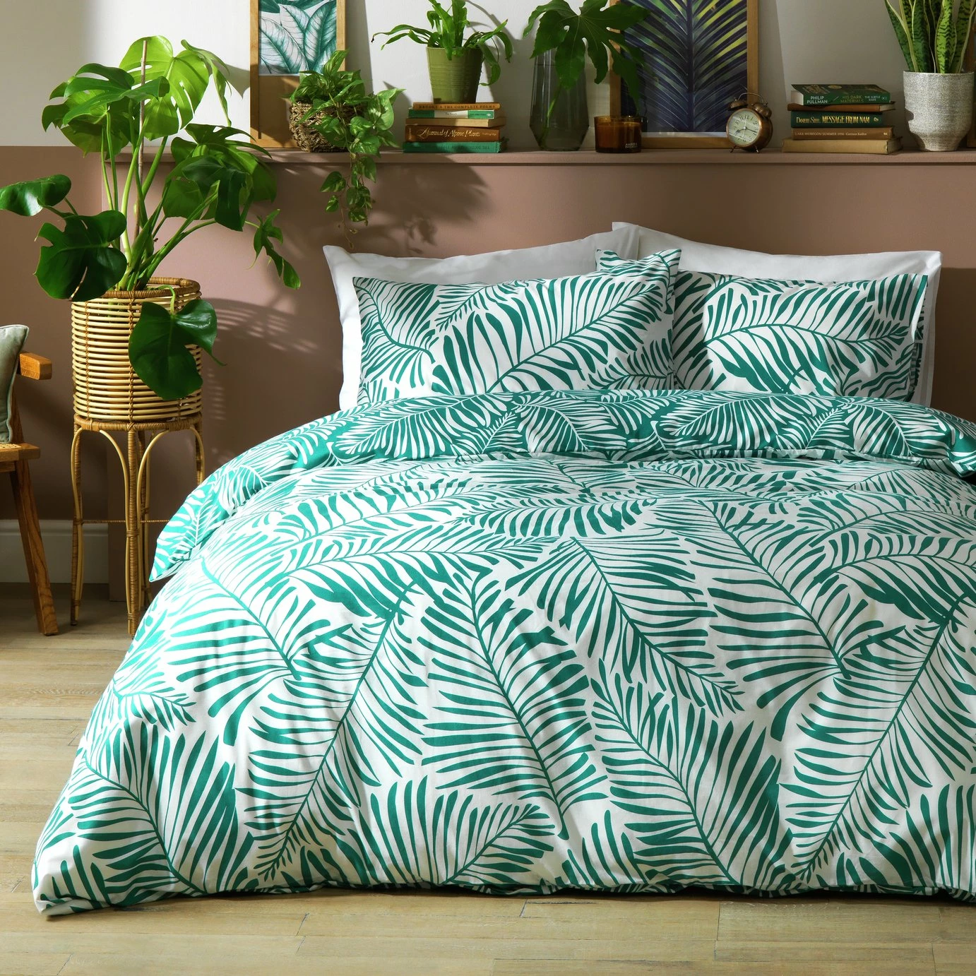 Habitat Abstract Green Leaf & White Bedding Set - Single 1 Habitat Abstract Green Leaf & White Bedding Set - Single